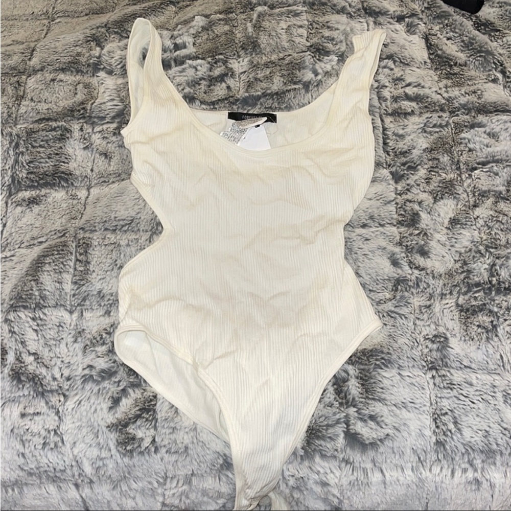 🤍WHITE FOREVER 21 OPEN BACK RIBBED BODYSUIT